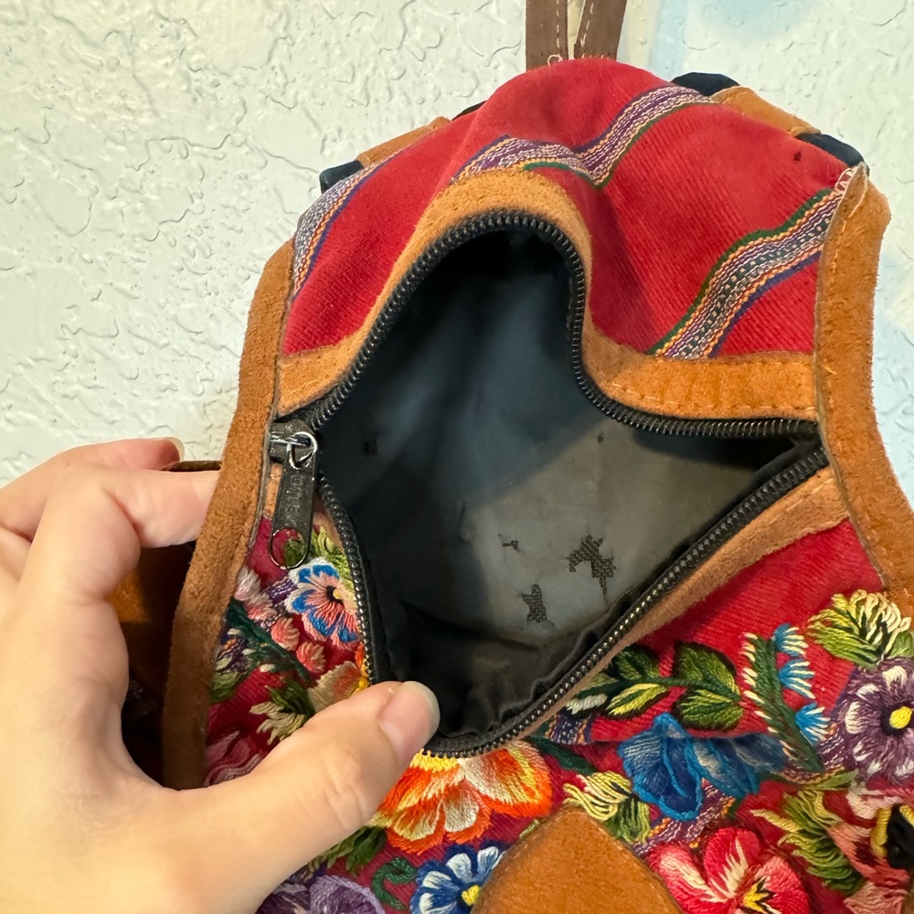 Beautiful Floral Embroidered Backpack - Picture 12 of 12